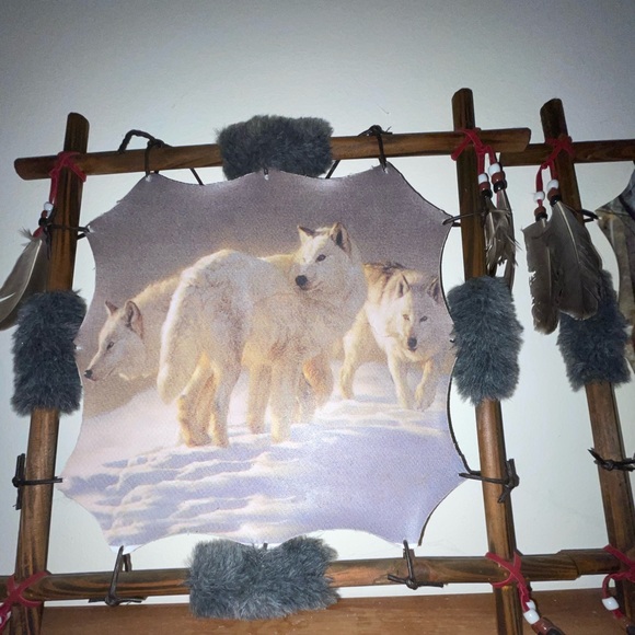 Stretched animal hide with the wolf and a buck hand painted - Picture 3 of 7
